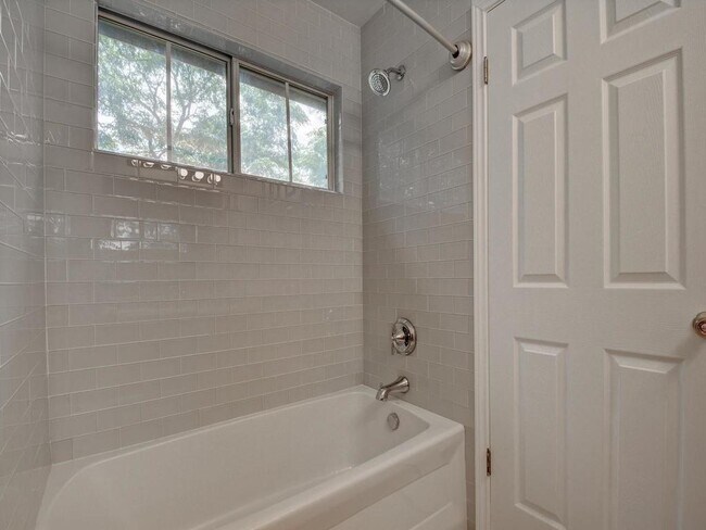 Building Photo - 4400 Switch Willo