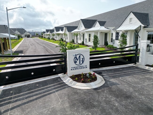 Building Photo - Brand New Upscale Single Story Townhome with private office