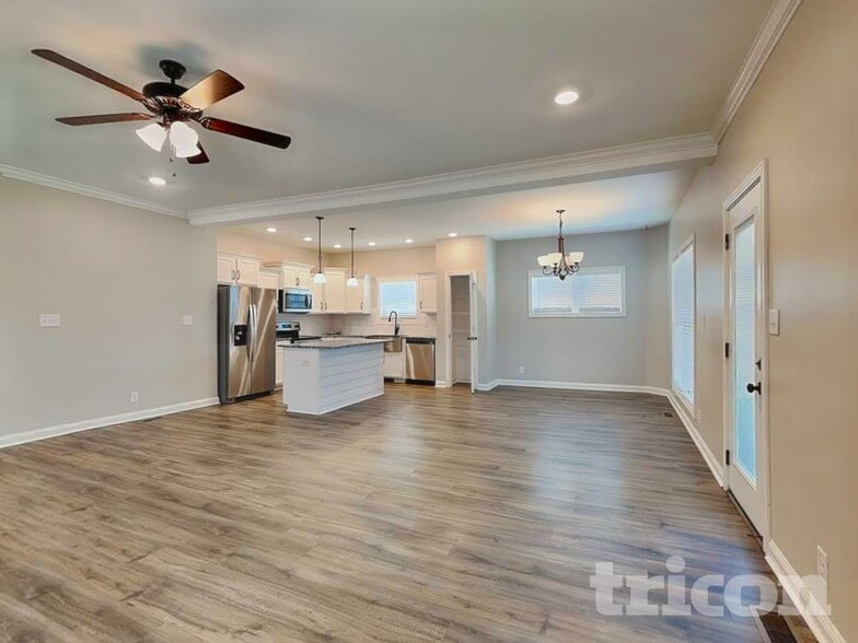 Building Photo - 129 Bonnell Dr
