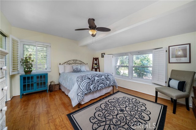 Building Photo - 4571 Canoga Dr