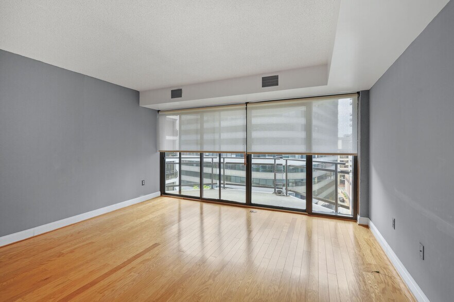 Building Photo - 1530 Key Blvd