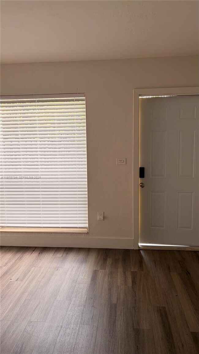 Building Photo - 2900 Bird Ave