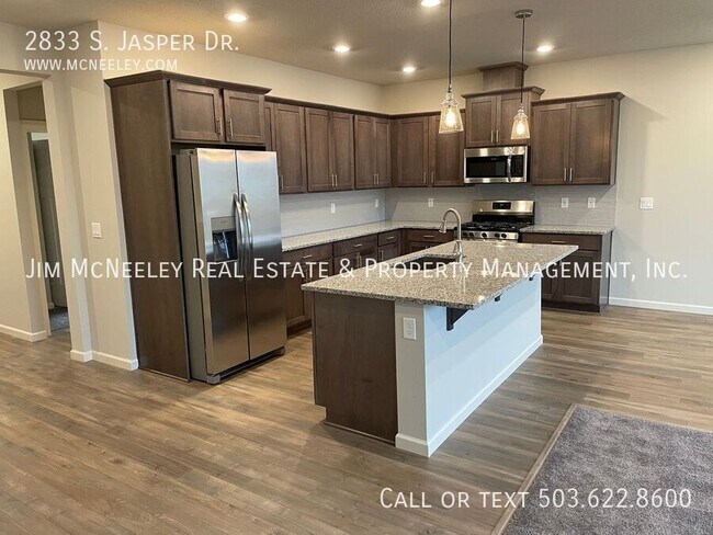 Building Photo - 2833 S Jasper Dr