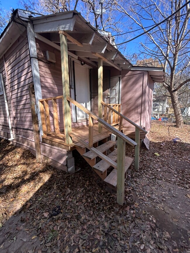 Building Photo - 2233 Queens Hwy