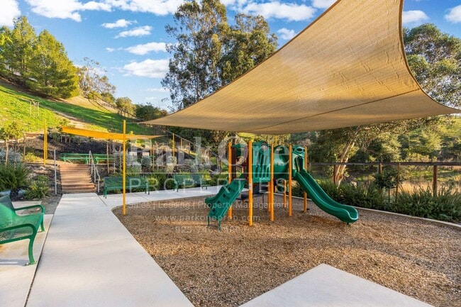 Building Photo - Modern 4-Bedroom Home with Garage in Martinez