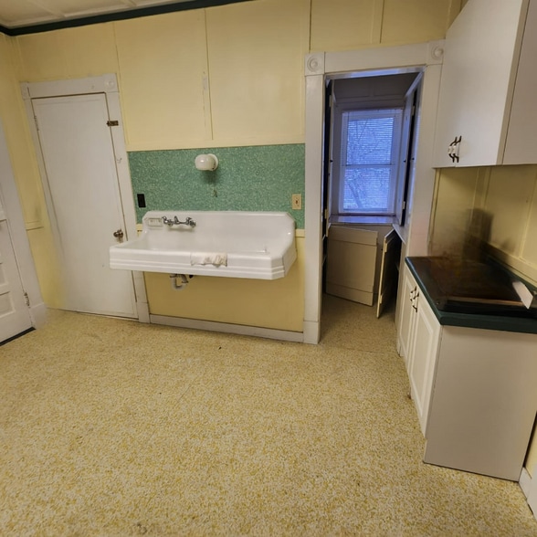 Building Photo - 12 Downing St