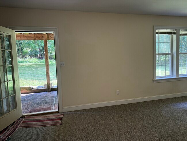 Building Photo - 2515 Huntington Rd