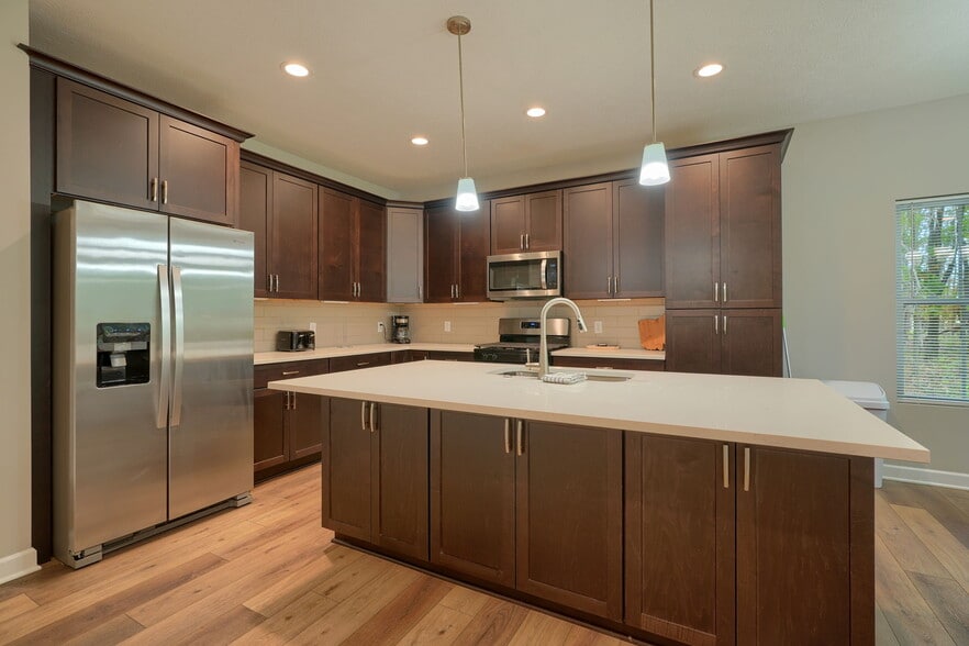 Building Photo - 275 Hyatts Rd