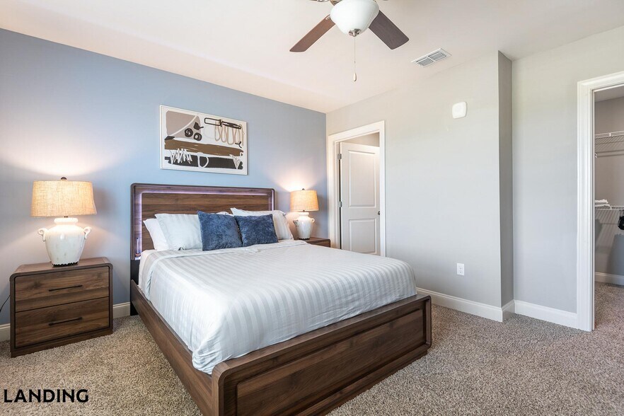 Building Photo - 305 Laredo Dr