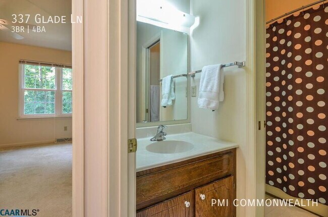 Building Photo - 337 Glade Ln