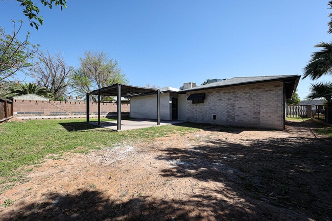 Building Photo - 2816 N 33rd Pl