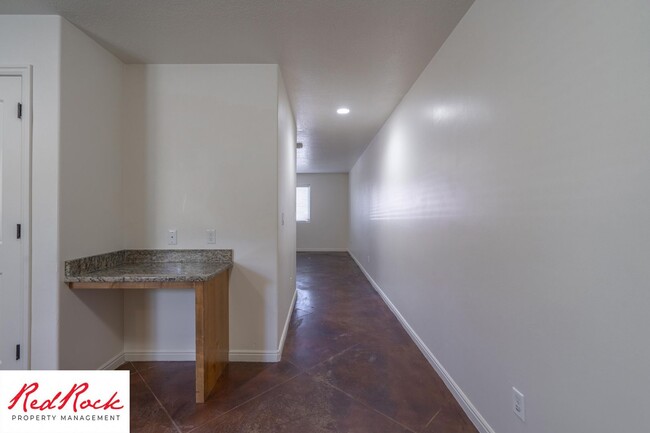 Building Photo - DOG-FRIENDLY 3 Bedroom Townhome with INTER...