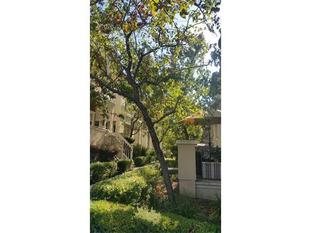Building Photo - WILLOW GLEN - Beautiful townhome with balc...