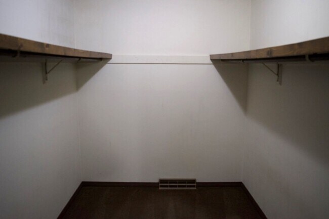 Building Photo - Affordable 3 Bedroom Duplex, SW Columbia!