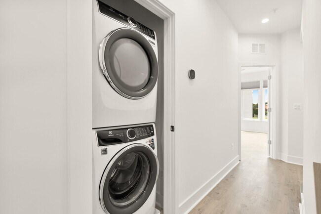 Building Photo - 39 Lower Service Ct NW