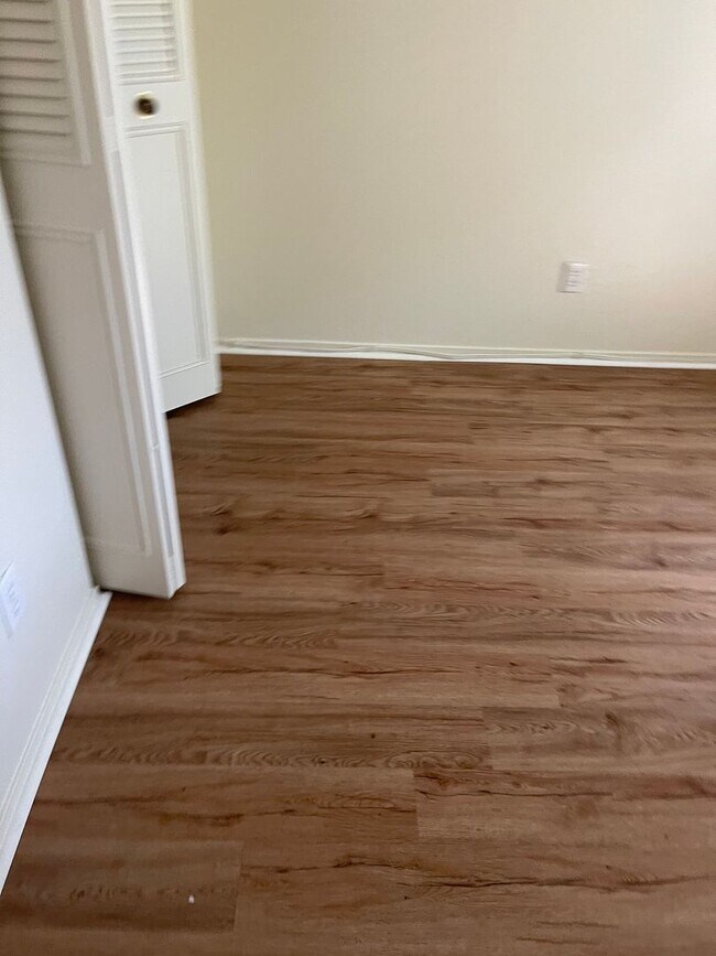 Building Photo - Epic REA: Cozy 2BR Near UC Davis w/ Garage...