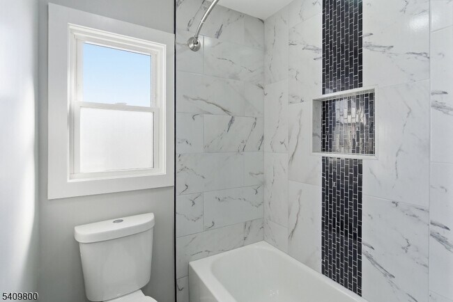 Building Photo - 19 Evelyn Ct