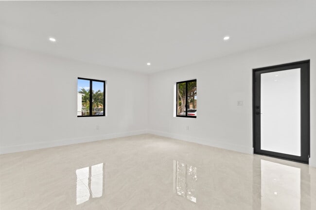 Building Photo - 15920 NW 17th Ave