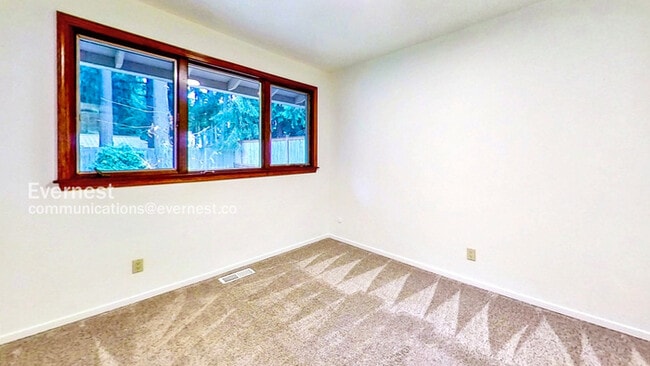 Building Photo - 9039 SE 59th St