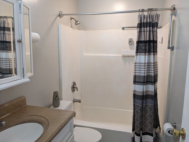 Building Photo - 2 Bedroom Condo in Towson