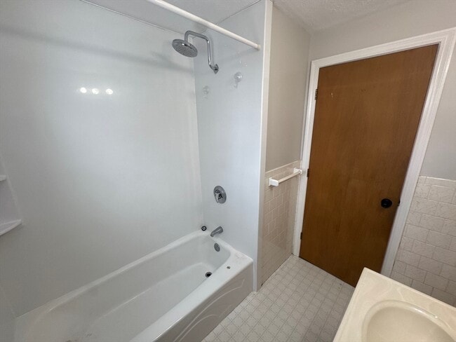 Building Photo - 108 Trimount Ave