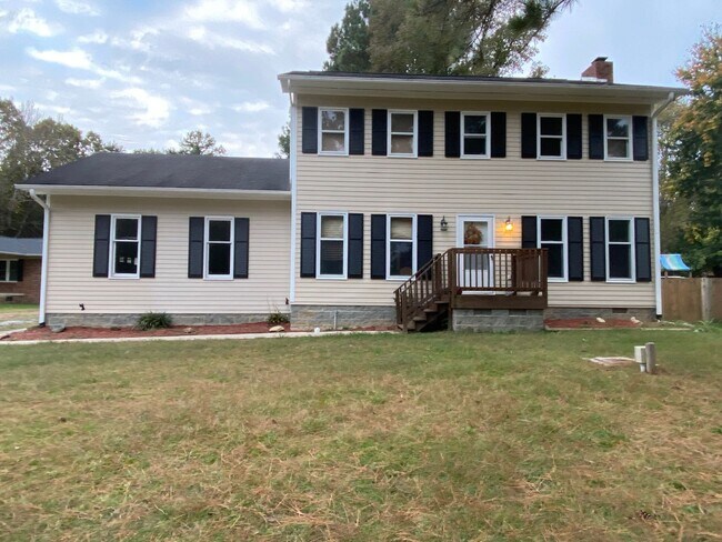 Building Photo - 3 Bedroom 2.5 Bath 2 car garage Fully updated home for rent in Gibsonville with  Granite counter ...