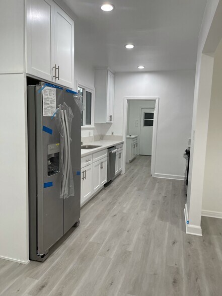 Kitchen - 1631 S Highland Ave