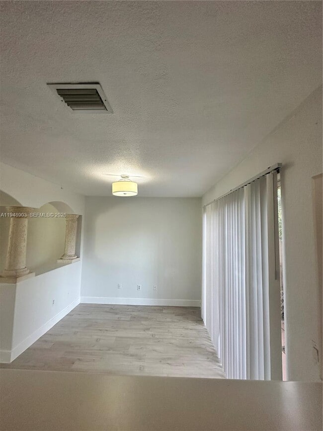 Building Photo - 1481 SE 24th Ct