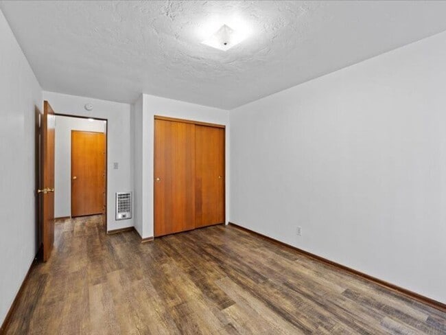 Building Photo - 2620 W Clearwater