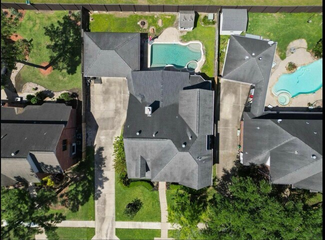 Building Photo - 18234 Knotty Green Dr