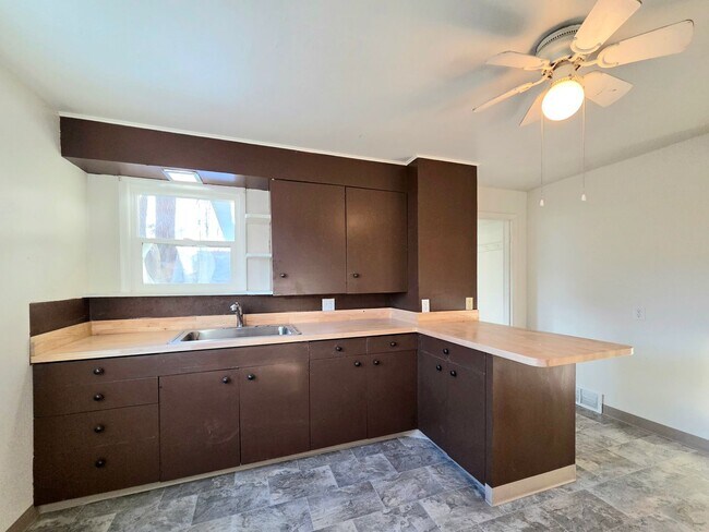 Building Photo - 4-Bedroom + Den, 2-Bath House for Rent in Cashmere ON THE RIVER!!