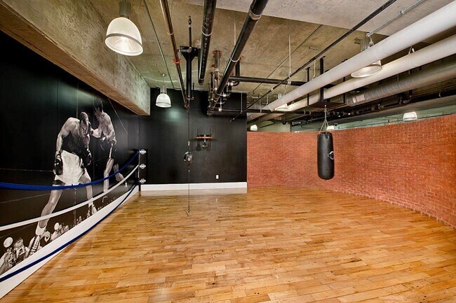 Building Photo - 5925 Almeda Rd