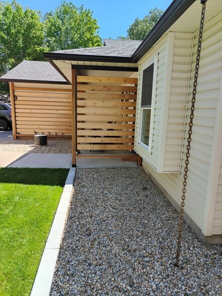 Building Photo - 955 Pheasant Ct