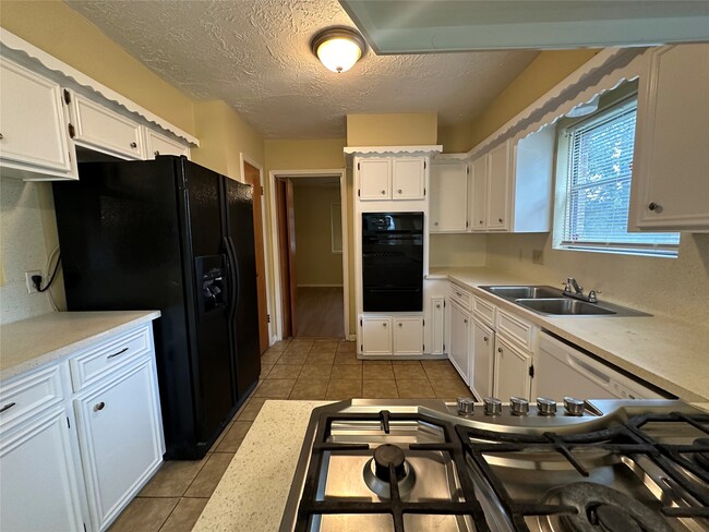 Building Photo - 1937 Arcadia Dr