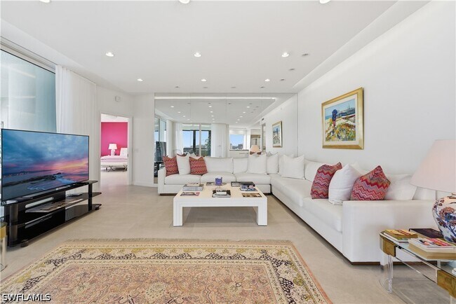 Building Photo - 8665 Bay Colony Dr