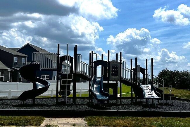 Building Photo - Immaculate 3, Bed, 2.5 Bath Home Minutes from the VA/NC Line