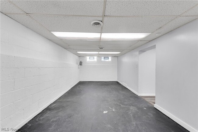 Building Photo - 876 E 209th St