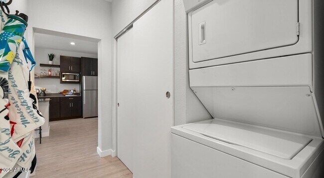 Building Photo - 6025 W Thomas Rd