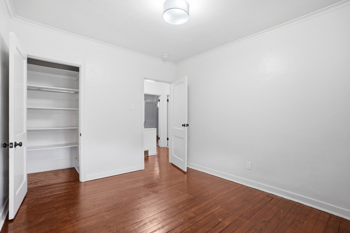 Building Photo - 107 Catskill Ave