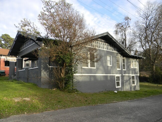 Building Photo - 1611 15th Ave N