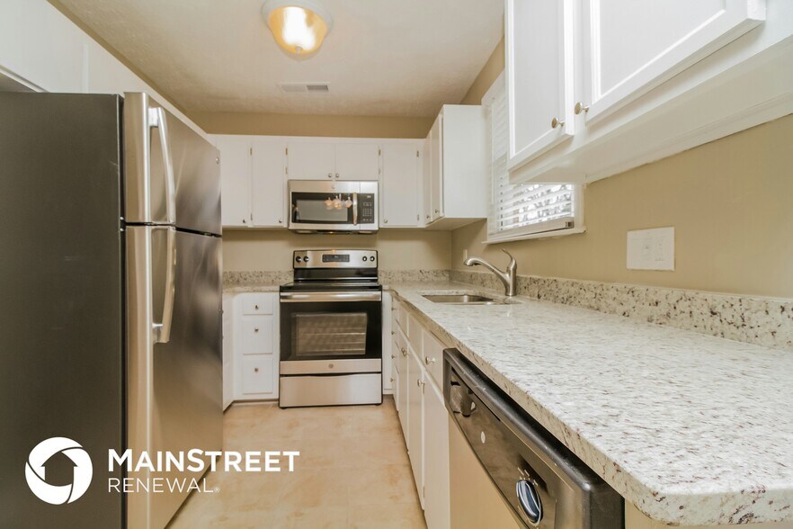 Building Photo - 320 Lake Farm Rd