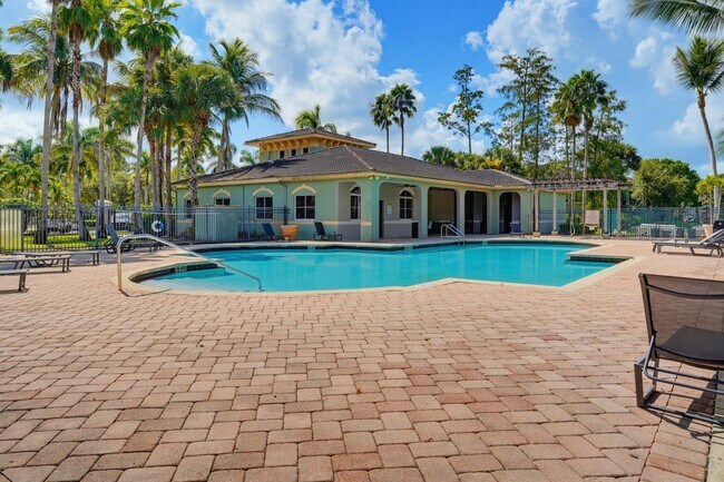 Building Photo - 350 Crestwood Cir