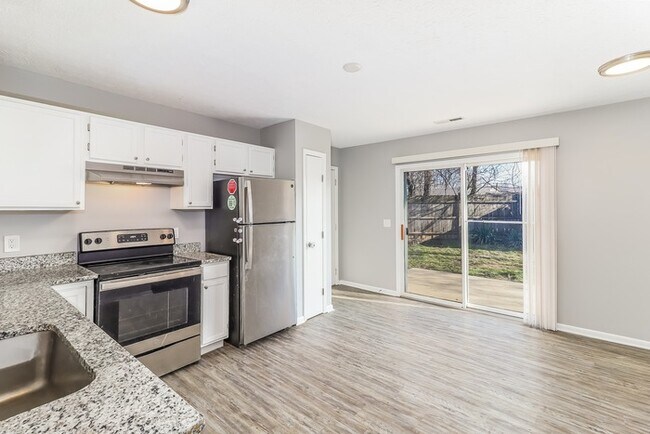 Building Photo - Stunning 3 Bedroom with Spacious Backyard
