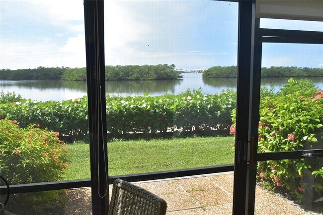 Building Photo - 1520 Pelican Point Dr