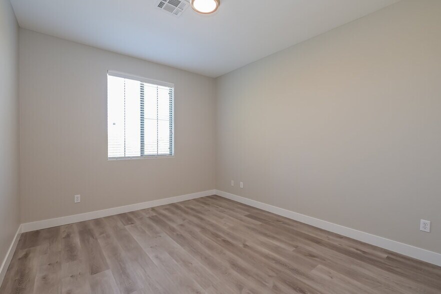 Building Photo - 613 Bright Valley Pl