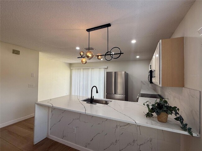 Building Photo - 10497 Sun Villa Blvd