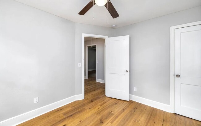 Building Photo - Fully Renovated 3 Bedroom, 1 Bath in the F...