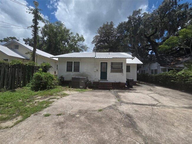 Building Photo - 2032 NW 3rd Ave