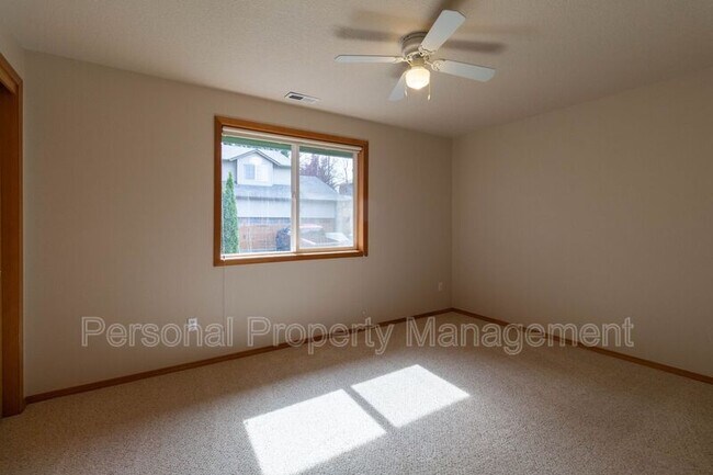 Building Photo - 9309 NE 30th Ave