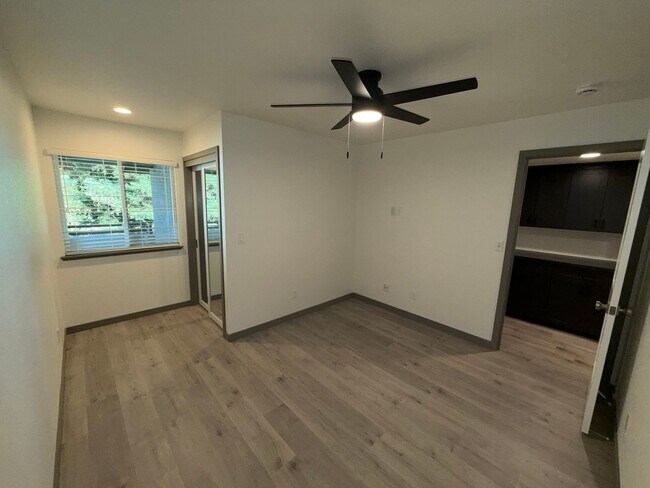 Building Photo - 7330 Stratford Pl